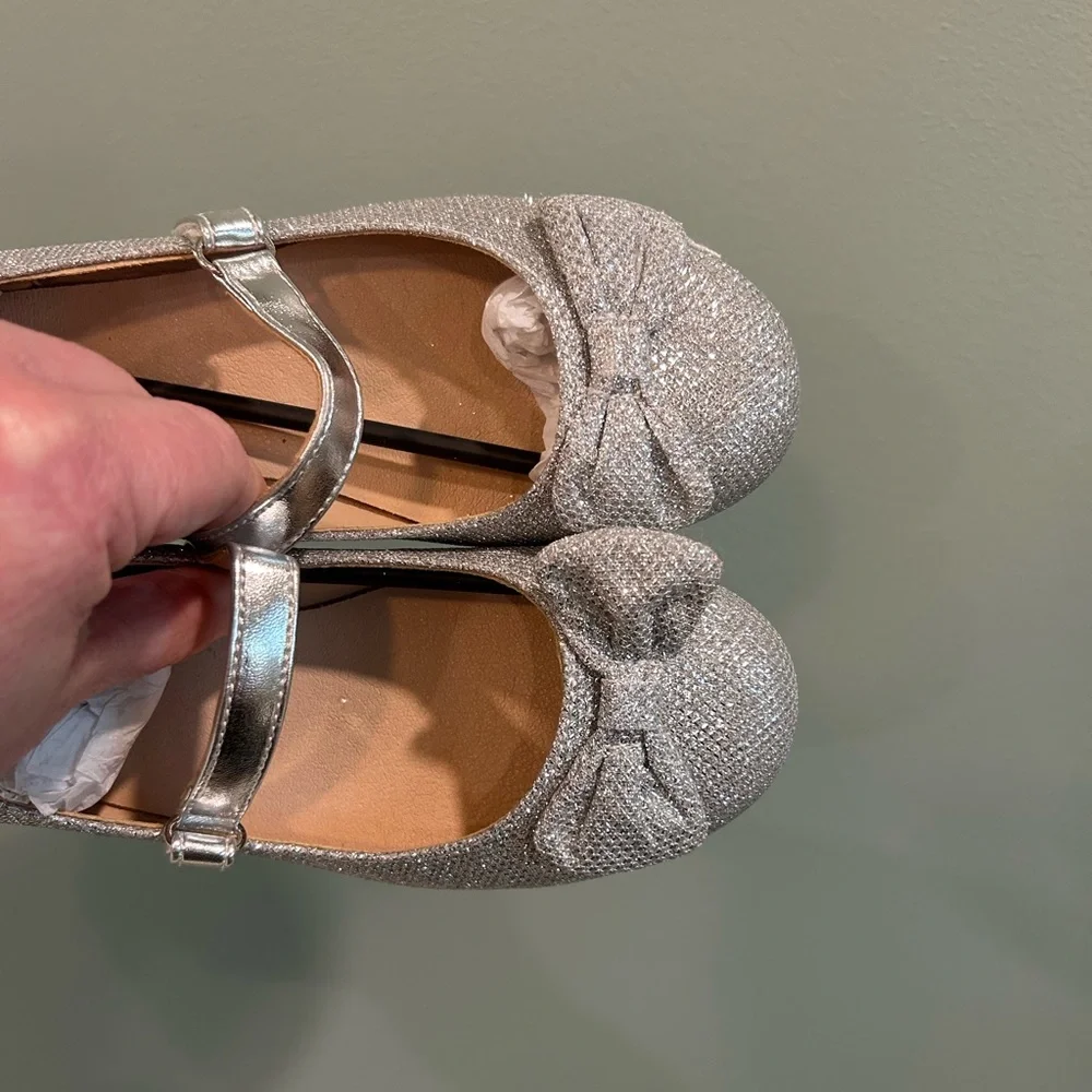 ✨BNWT - Girl's Silver Glitter Ballet Flats Soft Mary Jane Dress Shoes - size 1✨